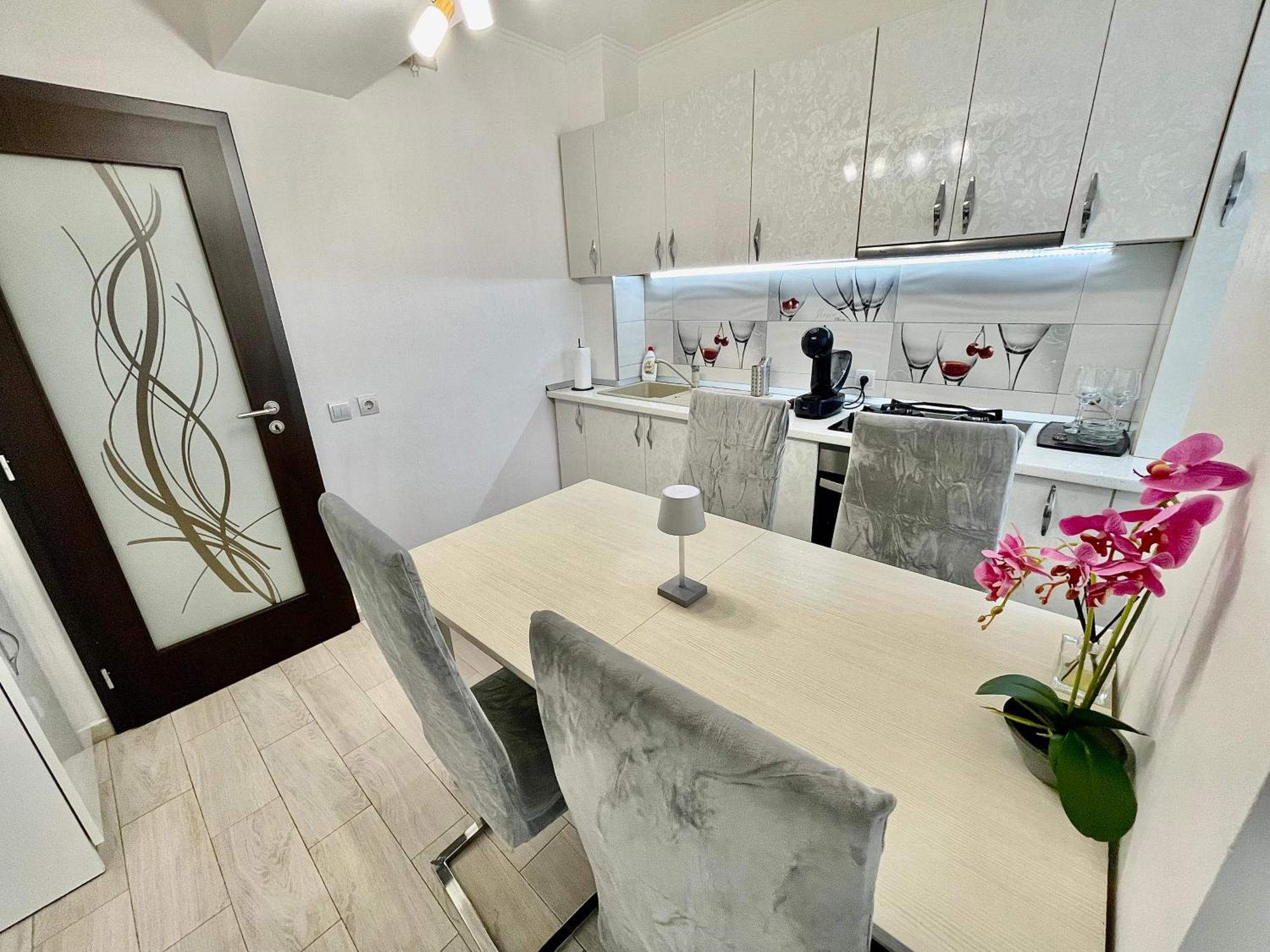 Dacia Residence Apartments Self Check-In Craiova Bagian luar foto